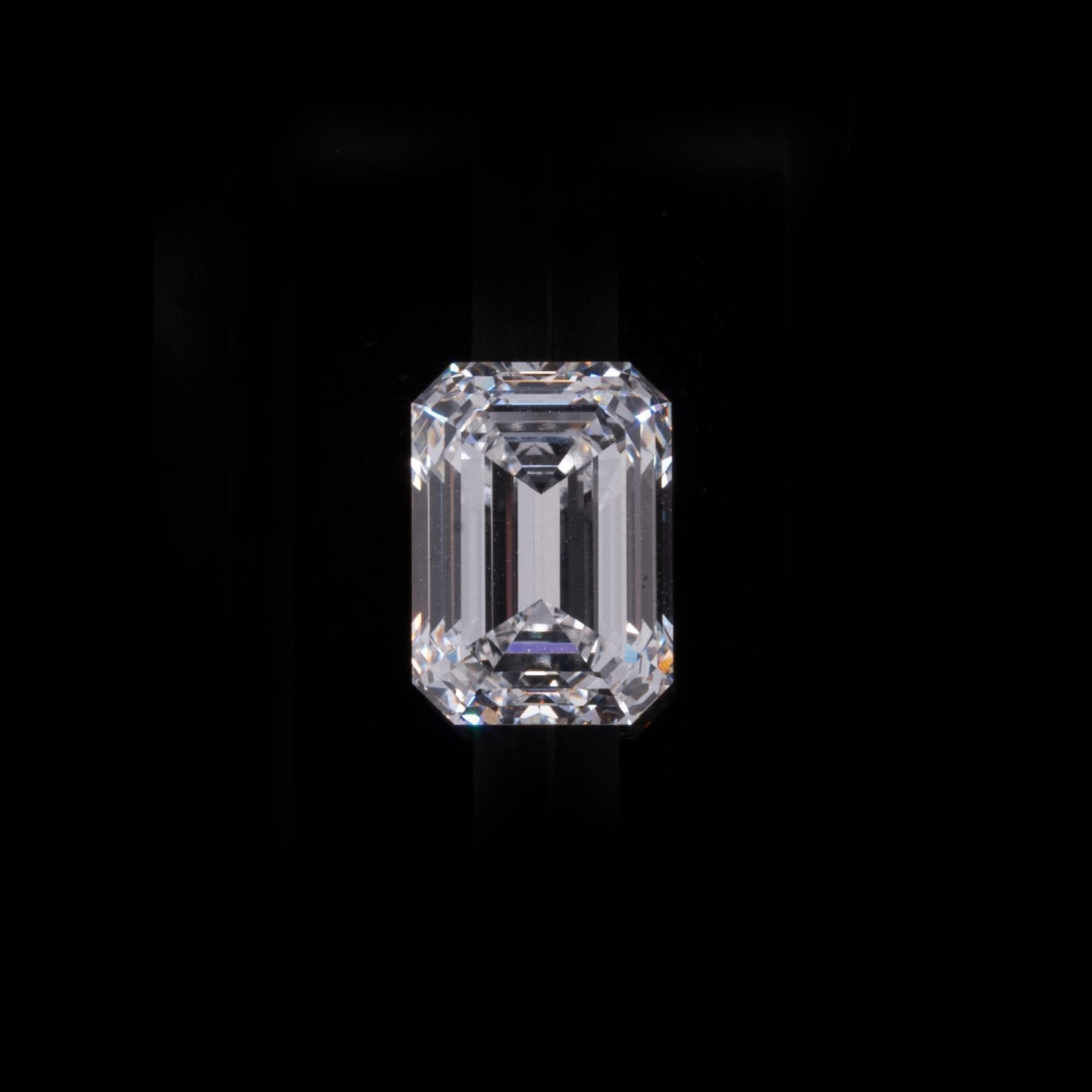 IGI Certified Lab Grown Diamond Emerald Cut 8.53 x 6.04 x 4.04mm Single Piece 2.07 Carat