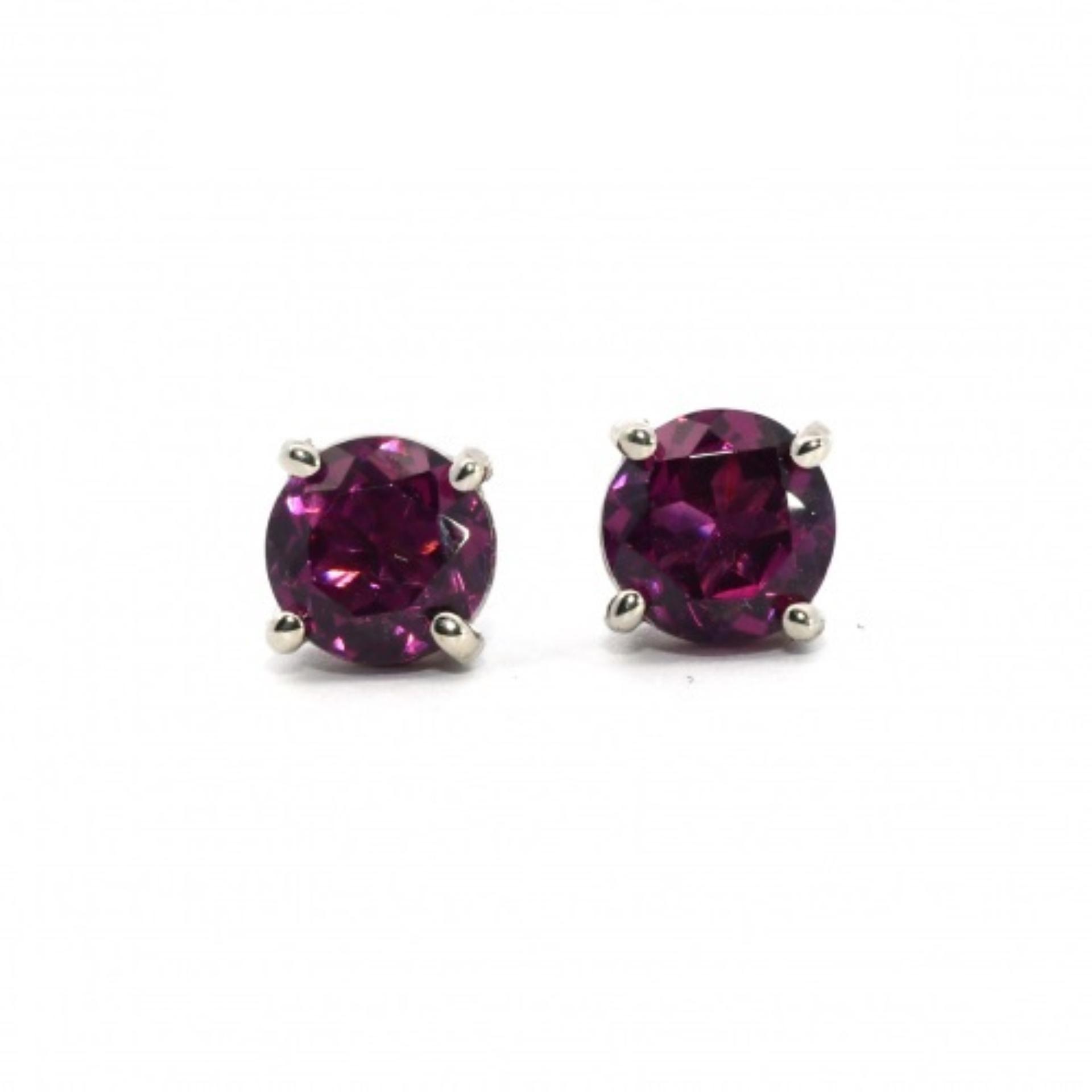 Raspberry Garnet Round 5mm,1.06 Carat Stud Earring In14K White Gold