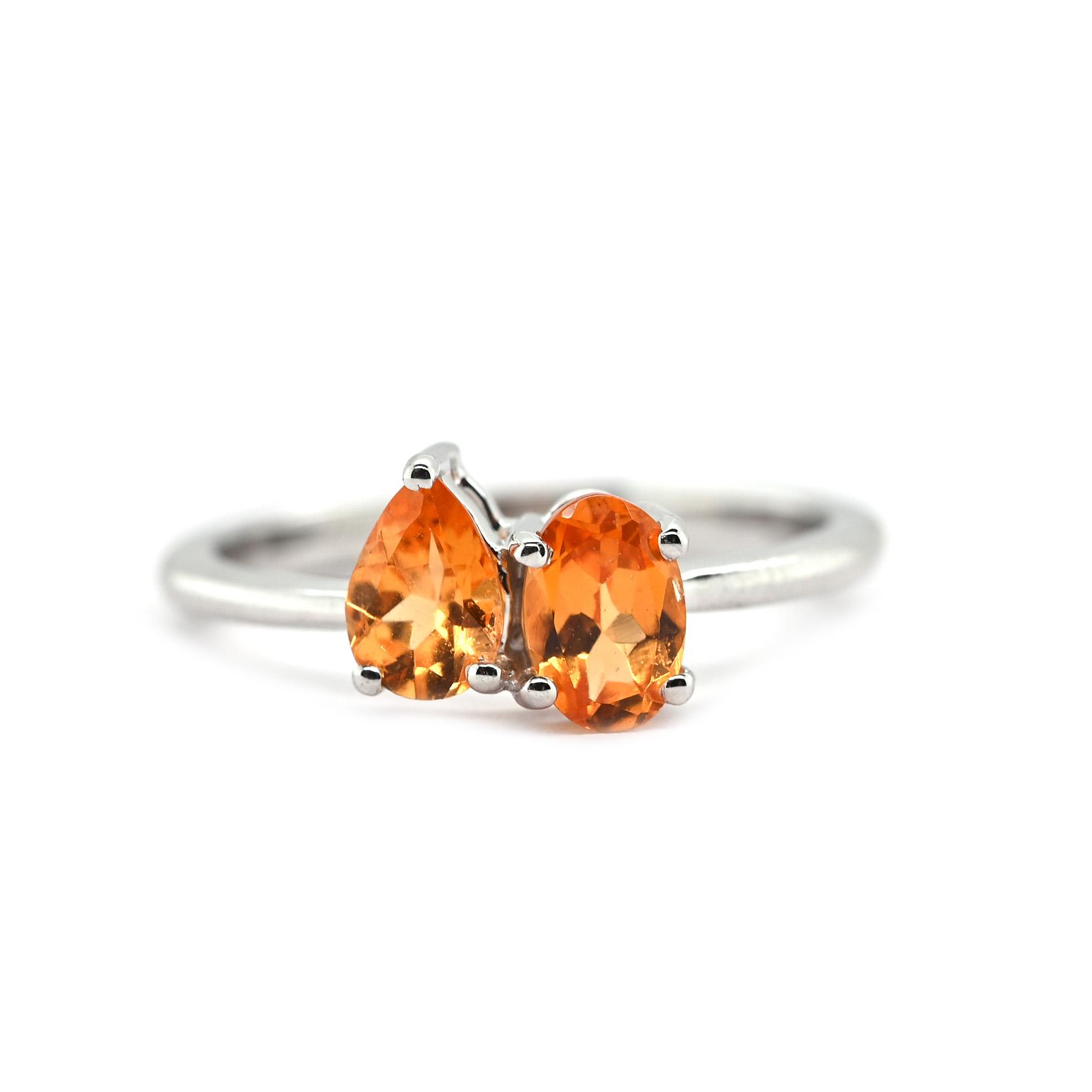 Mandarin Garnet Toi et Moi Pear-Shaped and Oval Cut 1.06 Carat Solitaire Engagement Ring in 14K White Gold